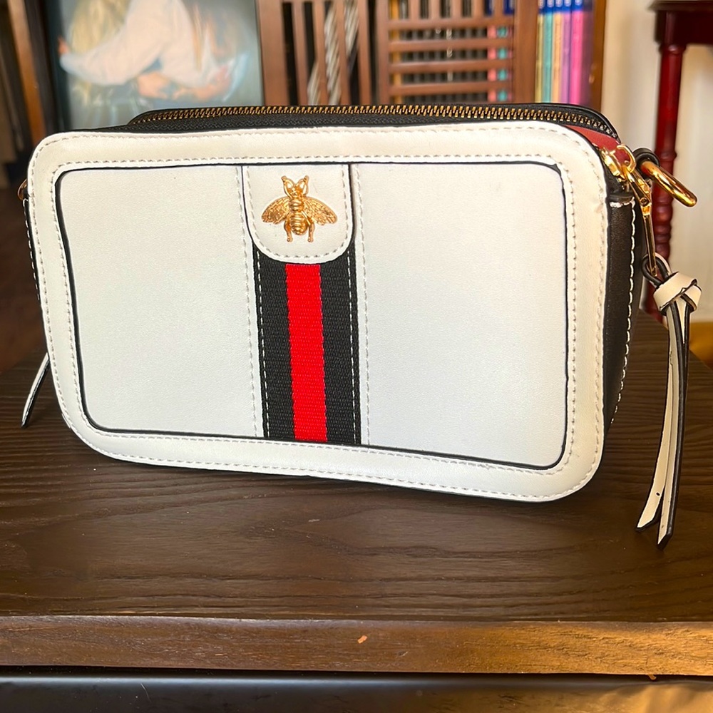 NWOT - Beeautiful White, Black, and Red Purse w/ Bee